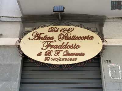 Poi dopo il Covid hanno chiuso i battenti sia Fraddosio (in via Ravanas dal 1949)...